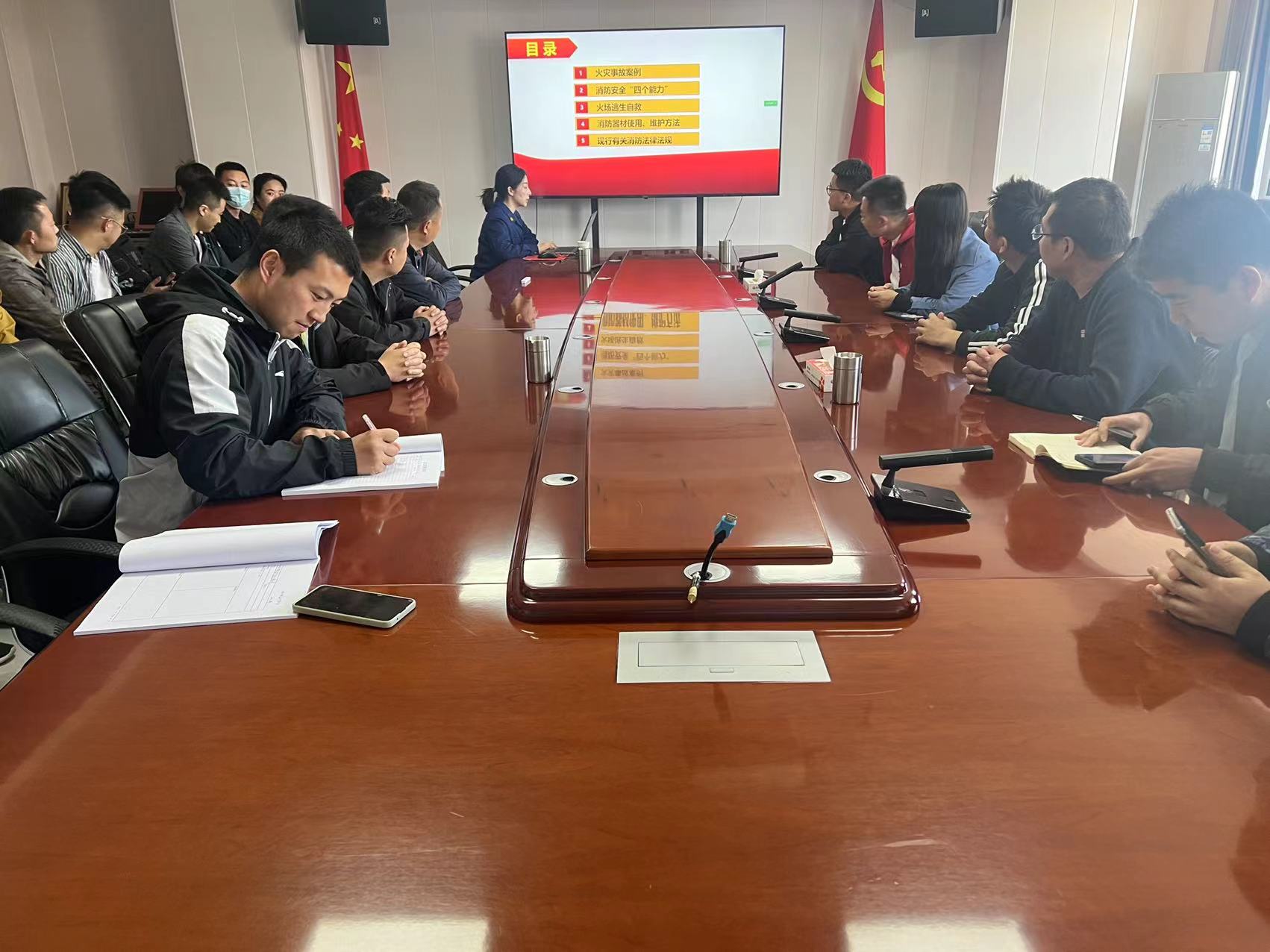 消防宣傳進(jìn)信合<div   id=