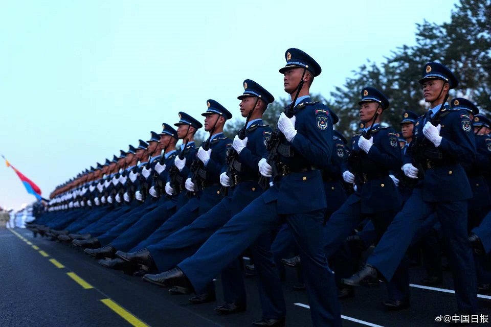 甘肅信合工程設(shè)計(jì)有限公司組織集體觀看閱兵儀式，威武之師激勵(lì)奮發(fā)之志